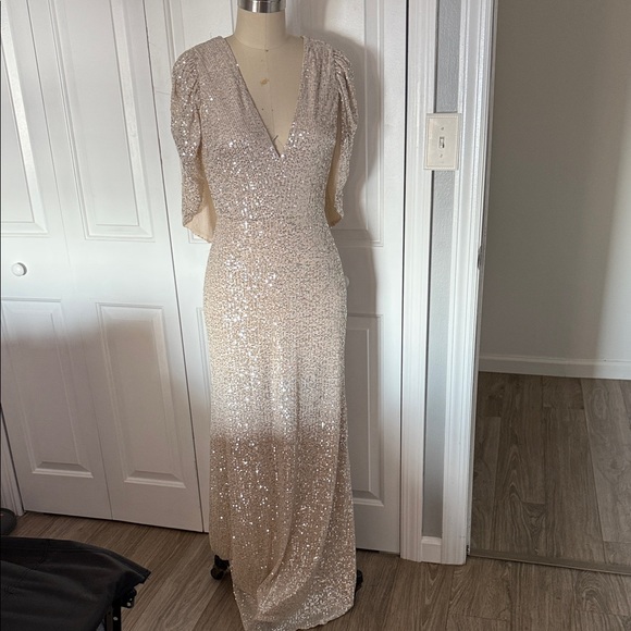 Laundry by Shelli Segal Elegant Sequin Evening Gown - Picture 1 of 5